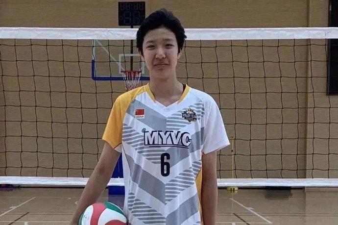 替补上场进攻太强，大力跳发连连得分！19岁董禹含给人惊喜