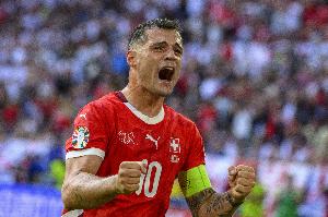 米体：道格拉斯或加盟西汉姆，尤文关注扎卡、比苏马和安德雷