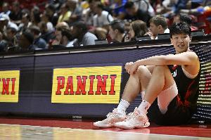 媒体人：杨瀚森还要继续好好打磨定点进攻&amp;投篮 练练脚步、减重